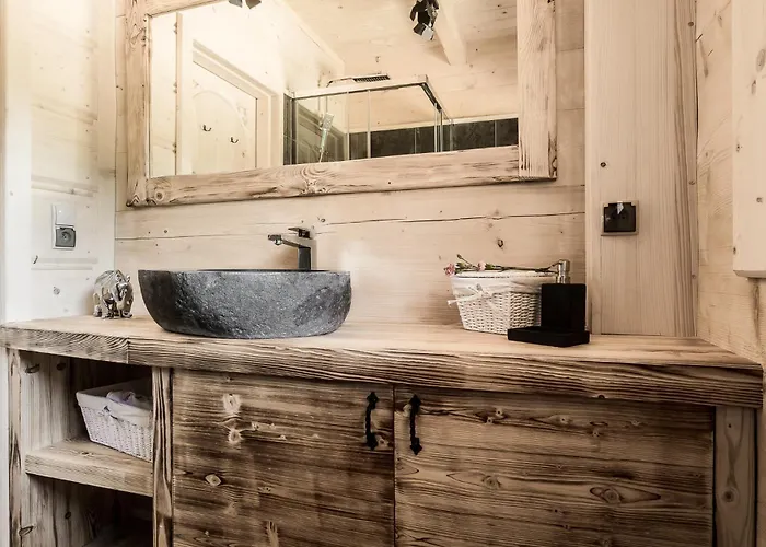 Owcza Z Jacuzzi I Sauna בקתה קושצ'ליסקו