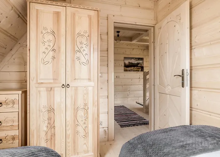 Owcza Z Jacuzzi I Sauna בקתה *