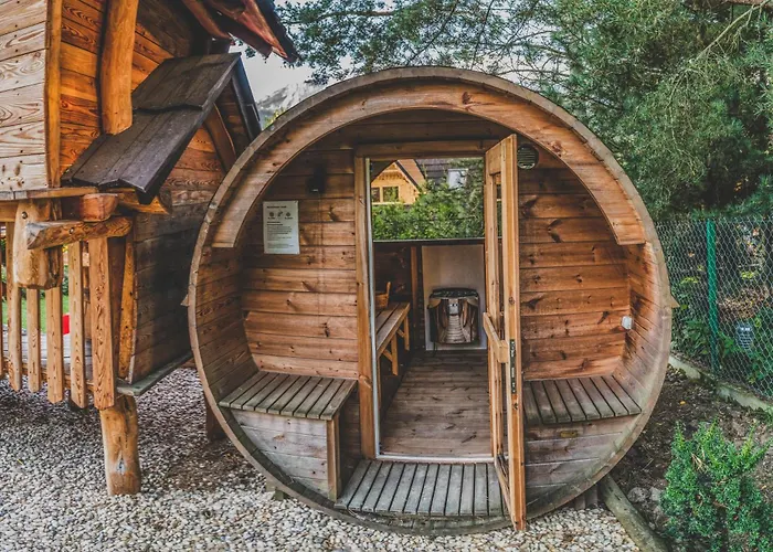 Owcza Z Jacuzzi I Sauna בקתה