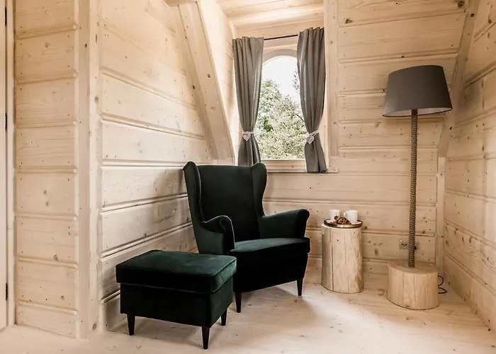 Owcza Z Jacuzzi I Sauna בקתה