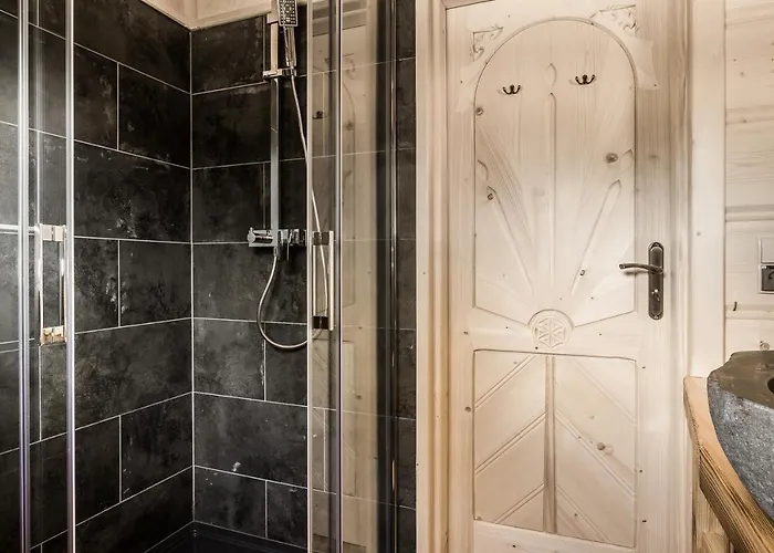 Owcza Z Jacuzzi I Sauna בקתה *